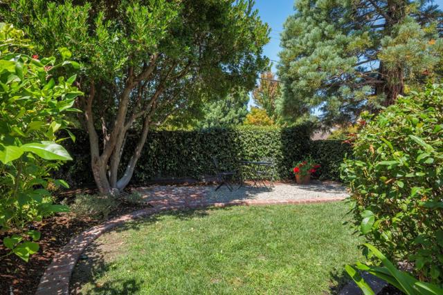 2051 Gordon Avenue, Menlo Park CA: https://media.crmls.org/mediaz/7c0320ee-a082-404b-a9be-fa2d1ec8640c.jpg