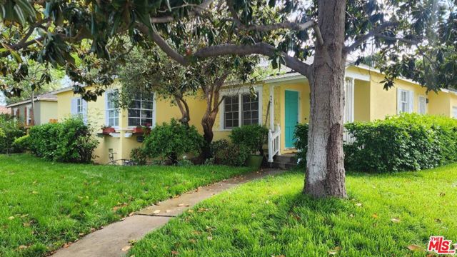 6961 Zelzah Avenue, Reseda CA: https://media.crmls.org/mediaz/7c036a39-1c7d-4163-b600-b39c261f3d43.jpg