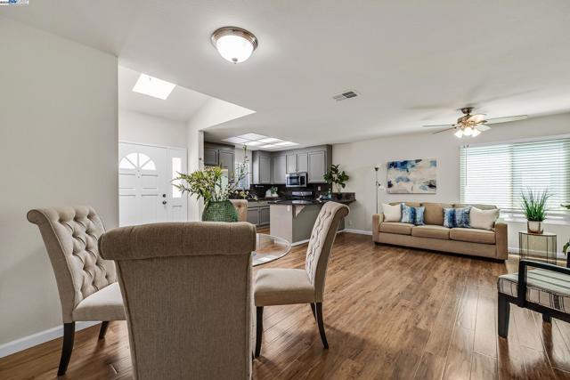 36055 Easterday Way, Fremont CA: https://media.crmls.org/mediaz/7c037d1b-2b3c-4f51-bebd-c8c95e5f2bc3.jpg