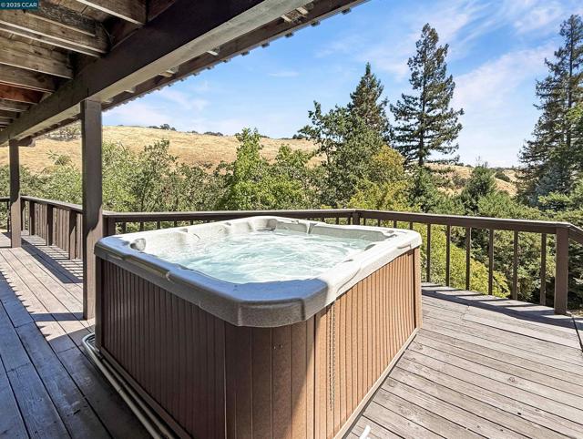 130 Hillcroft Way, Walnut Creek CA: https://media.crmls.org/mediaz/7c03cd27-b83b-49e1-9f2e-7137a7f0267c.jpg
