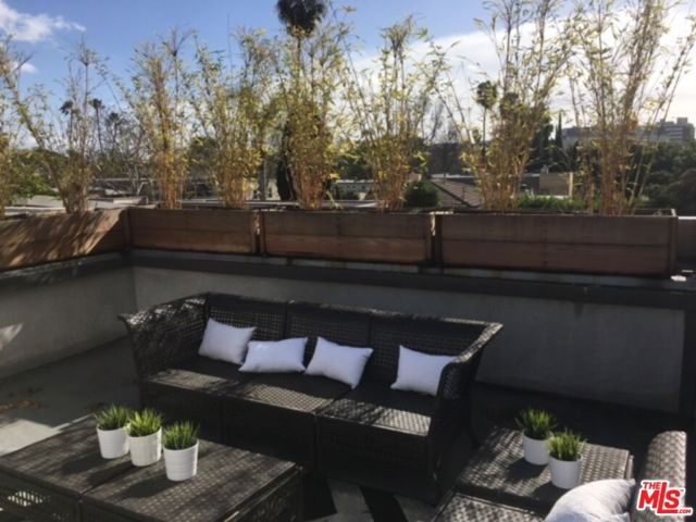 723 HUNTLEY Drive, West Hollywood CA: https://media.crmls.org/mediaz/7c04487a-2e8a-41ba-b5f2-e214517a4b51.jpg