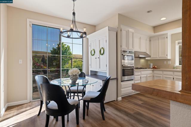 315 Glasgow Circle, Danville CA: https://media.crmls.org/mediaz/7c0482dc-8811-4efb-8cff-a0ba42c8f94d.jpg