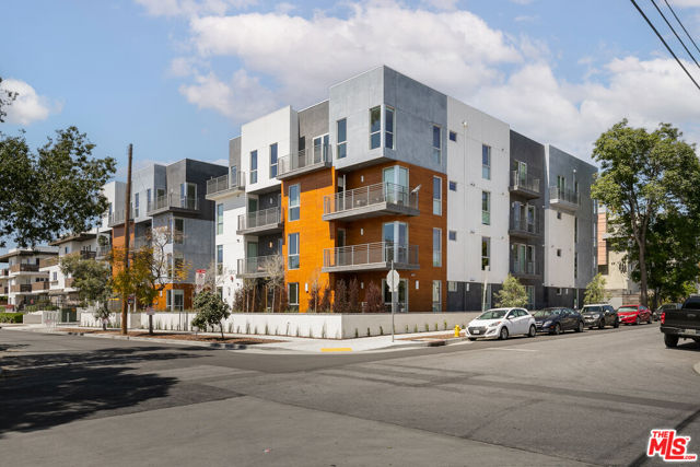 5801 Camerford Avenue, Los Angeles CA: https://media.crmls.org/mediaz/7c04ae85-a932-4dec-82d9-571bbc097fb2.jpg