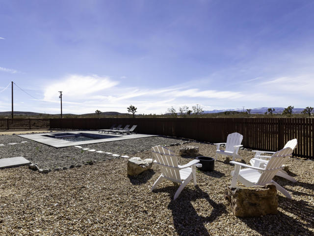 59130 Reche Road, Landers CA: https://media.crmls.org/mediaz/7c04c62f-07b0-4592-a76c-0269fb56d015.jpg