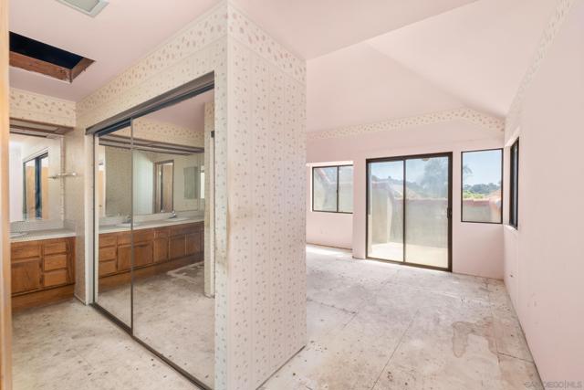 2818 Forest View Way, Carlsbad CA: https://media.crmls.org/mediaz/7c052334-5a12-401a-96e6-ba2def11a3b3.jpg