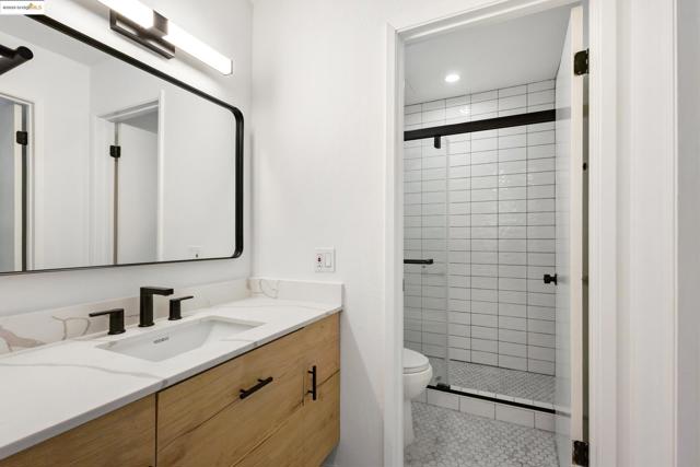 5 Admiral Dr, Emeryville CA: https://media.crmls.org/mediaz/7c054452-f9fc-4b9d-96f4-78a15717a24b.jpg