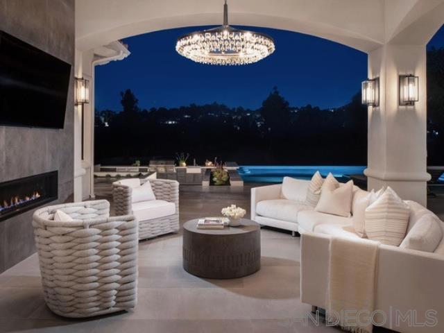 5986 Greensview Ct, Rancho Santa Fe CA: https://media.crmls.org/mediaz/7c059e6f-de7e-4490-a5d2-3a181fe77cee.jpg