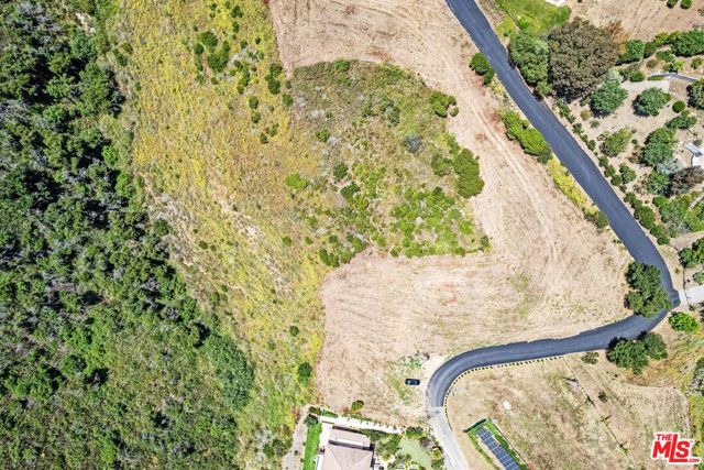 1 Via Acero Street, Malibu CA: https://media.crmls.org/mediaz/7c06663c-f373-4199-8572-0ca5552693b6.jpg
