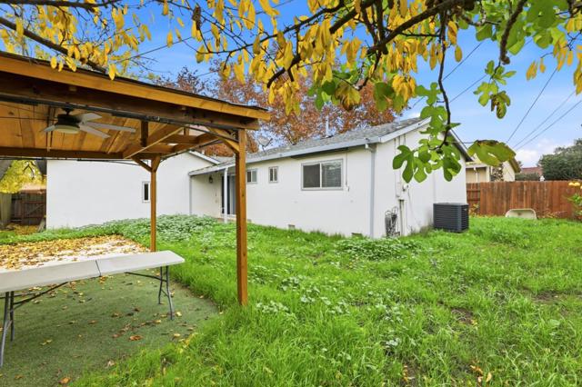 1336 Stephanie Avenue, Sacramento CA: https://media.crmls.org/mediaz/7c0673a7-8bda-47f8-ac76-11c9be4c2903.jpg