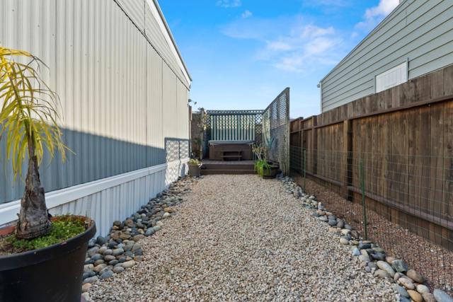 19 Dolphin Court, Half Moon Bay CA: https://media.crmls.org/mediaz/7c06c382-30f5-4224-a41c-d7583f853d63.jpg