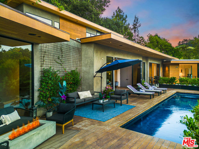 727 N Beverly Glen Boulevard, Los Angeles CA: https://media.crmls.org/mediaz/7c074e02-91dc-450d-acff-1500601f4b45.jpg
