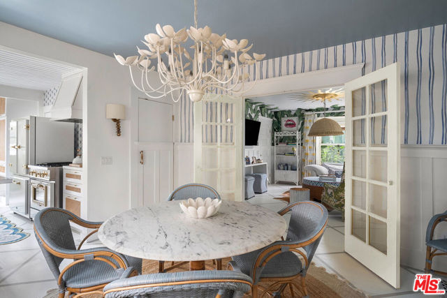 2704 3rd Street, Santa Monica CA: https://media.crmls.org/mediaz/7c07a254-e311-40d5-bfa4-cf6d912e829b.jpg