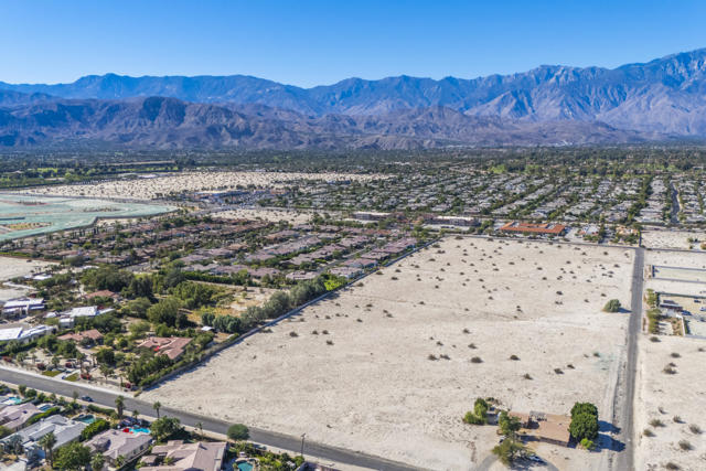 35335 Via Josefina, Rancho Mirage CA: https://media.crmls.org/mediaz/7c083178-f08c-45e2-807f-4d31b9d16c69.jpg