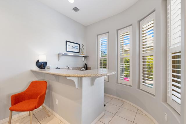 37 Shoreline Drive, Rancho Mirage CA: https://media.crmls.org/mediaz/7c086da0-cdc2-4867-99dc-03dca1007fd7.jpg