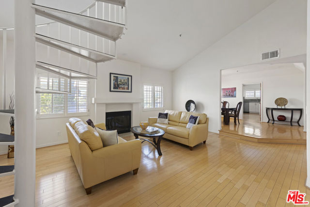 10630 Moorpark Street, North Hollywood CA: https://media.crmls.org/mediaz/7c08fa24-6a34-4957-a805-55a3316fea9a.jpg