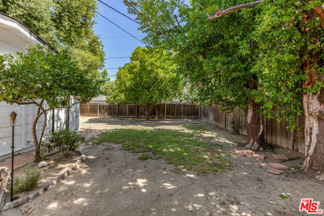 22027 Viscanio Road, Woodland Hills CA: https://media.crmls.org/mediaz/7c0921e1-c15a-4335-8f1d-e40ac415db22.jpg
