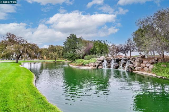 304 Birch Ridge Dr, Rio Vista CA: https://media.crmls.org/mediaz/7c0957d7-e488-4fbf-ae1f-31b984cf092b.jpg