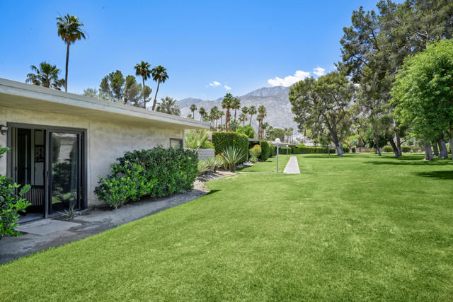 2006 E Sandalwood Drive, Palm Springs CA: https://media.crmls.org/mediaz/7c0990e1-6436-40be-b6d3-4855a0a2a535.jpg