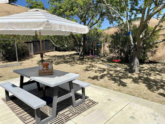 2944 Von Doolen Court, Pinole CA: https://media.crmls.org/mediaz/7c0a48ab-0b0b-4577-97bf-e9314c0d2464.jpg