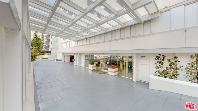 10660 WILSHIRE Boulevard, Los Angeles CA: https://media.crmls.org/mediaz/7c0ae0be-734e-46fb-9fd3-07003afc4273.jpg