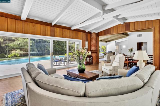 18 Van Tassel Ln, Orinda CA: https://media.crmls.org/mediaz/7c0af572-2696-4109-88df-9f80c05f2875.jpg