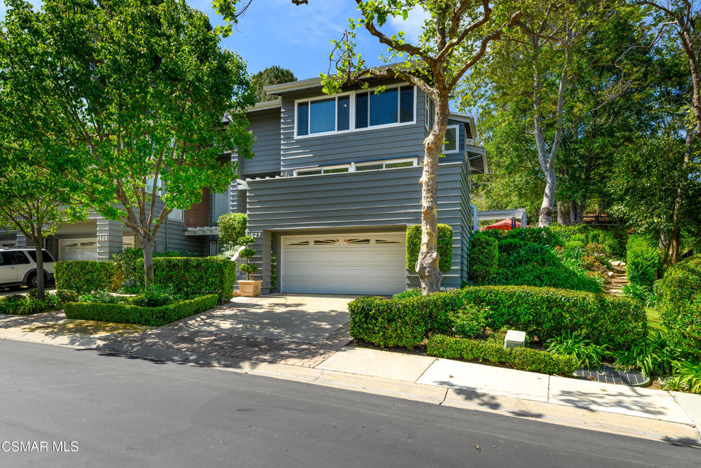 1527 N View Drive