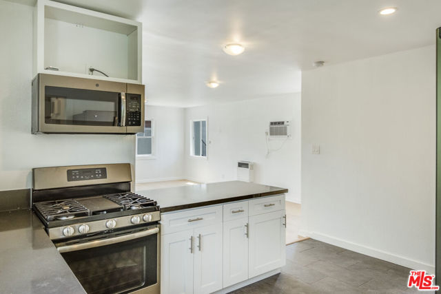1827 W 24th Street, Los Angeles CA: https://media.crmls.org/mediaz/7c0b0958-0af9-48e4-adf9-b1751db9ab1b.jpg