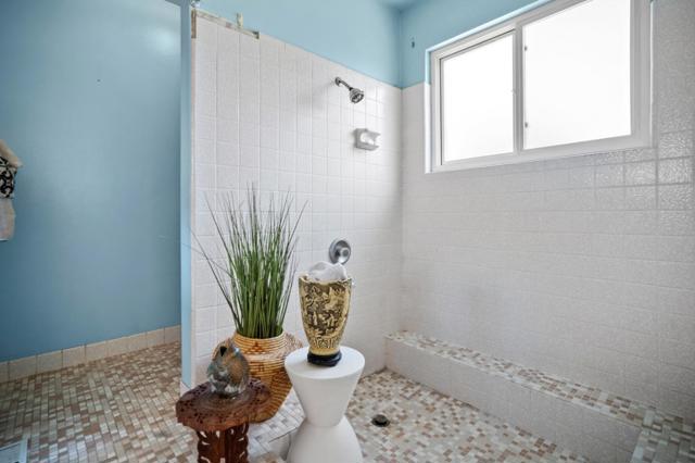 9495 S Century Oak Road, Salinas CA: https://media.crmls.org/mediaz/7c0b3a67-f6a7-45f3-8a67-75f8d3dad6b8.jpg
