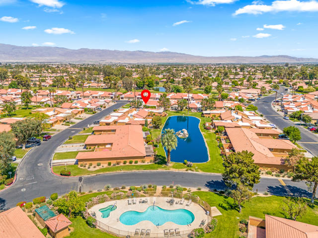 49327 Eisenhower Drive, Indio CA: https://media.crmls.org/mediaz/7c0b8a35-9b50-436b-a223-7dbe7449d4b3.jpg