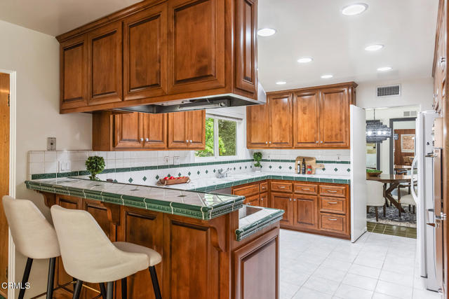 5766 Briartree Drive, La Canada Flintridge CA: https://media.crmls.org/mediaz/7c0bc3ec-6899-49d6-92d1-9a83152d9cc6.jpg