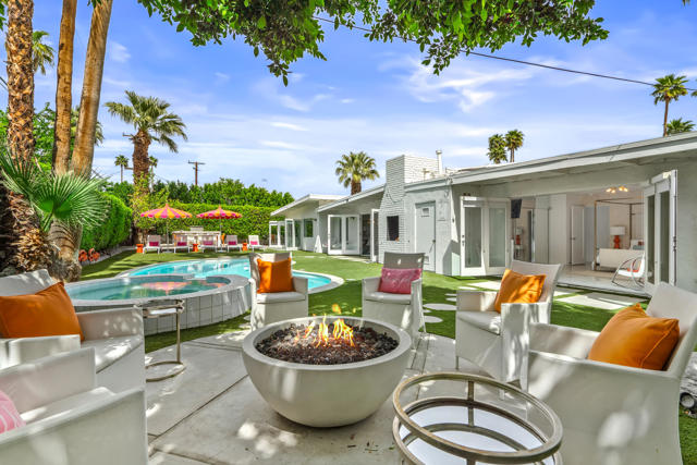 1115 Pasatiempo Road, Palm Springs CA: https://media.crmls.org/mediaz/7c0c3744-3d7d-4304-a066-433336c861f1.jpg
