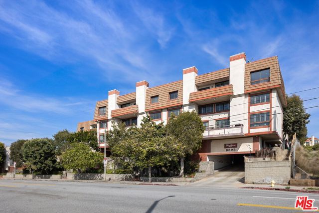 8828 Pershing Drive, Playa del Rey CA: https://media.crmls.org/mediaz/7c0c68f4-6cab-4ab8-bcbc-64026c00a952.jpg