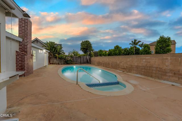1215 Lawrence Way, Oxnard CA: https://media.crmls.org/mediaz/7c0d850a-5533-42d0-94a6-89b7e26fad14.jpg
