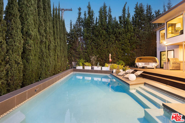 1256 Beverly Green Drive, Beverly Hills CA: https://media.crmls.org/mediaz/7c0dcdd4-879a-4d90-8479-5b1393142da4.jpg