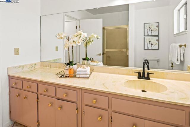 11110 Monan St, Oakland CA: https://media.crmls.org/mediaz/7c0e222e-e1ee-423e-a028-cb8d927cc429.jpg