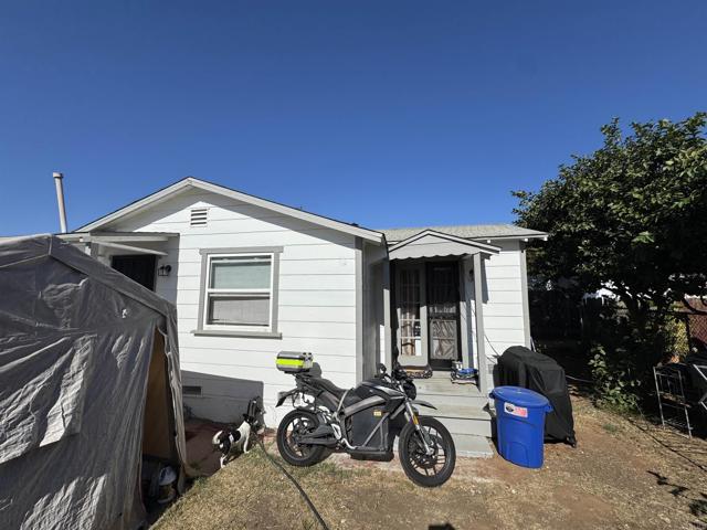 2819 I Avenue, National City CA: https://media.crmls.org/mediaz/7c0ed563-bf89-45fb-9d93-e433ae16a86d.jpg