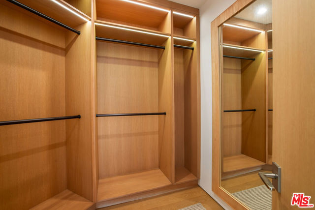 4016 The Strand, Manhattan Beach CA: https://media.crmls.org/mediaz/7c0ee84e-623f-48e6-984a-b633403bed07.jpg