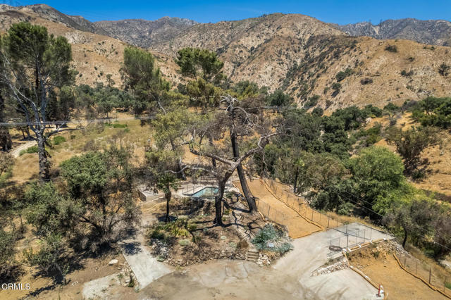 3360 Villa Grove Dr Drive, Altadena CA: https://media.crmls.org/mediaz/7c0f1d82-85ed-4bb4-8d94-5db55ed0e985.jpg