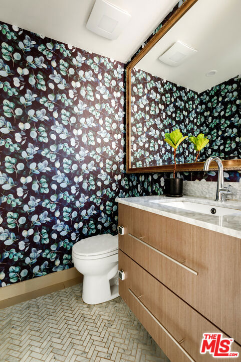 2408 34th Street, Santa Monica CA: https://media.crmls.org/mediaz/7c0f21f9-a37e-45f2-b2cf-4c037fd551ad.jpg