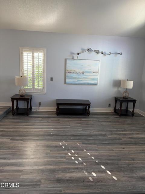 Detail Gallery Image 4 of 28 For 1940 Kensington Ln, Oxnard,  CA 93030 - 4 Beds | 4 Baths