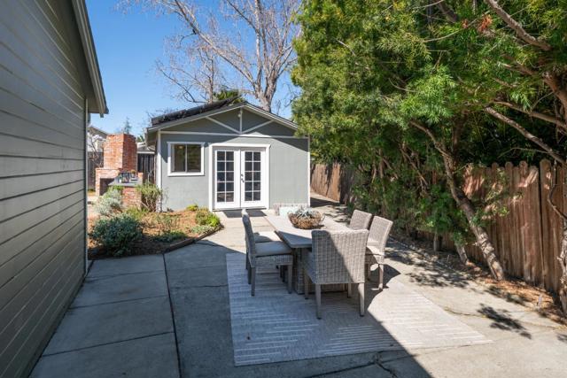 3 Delmar Court, Redwood City CA: https://media.crmls.org/mediaz/7c103f17-51cf-4590-ad2f-d43332c6f374.jpg