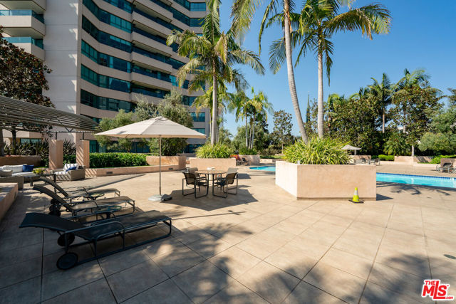 10490 Wilshire Boulevard, Los Angeles CA: https://media.crmls.org/mediaz/7c10539e-ea51-4fb5-aeec-a3f0d8b81ed3.jpg