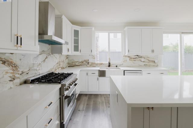 1955 Bankston Dr, Tracy CA: https://media.crmls.org/mediaz/7c10d3bf-b86c-4440-b39c-5e9481169972.jpg