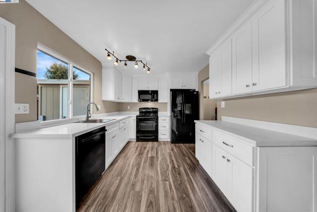4446 Seminole Way, Pleasanton CA: https://media.crmls.org/mediaz/7c111863-2051-40c2-9f28-3227f6bda546.jpg