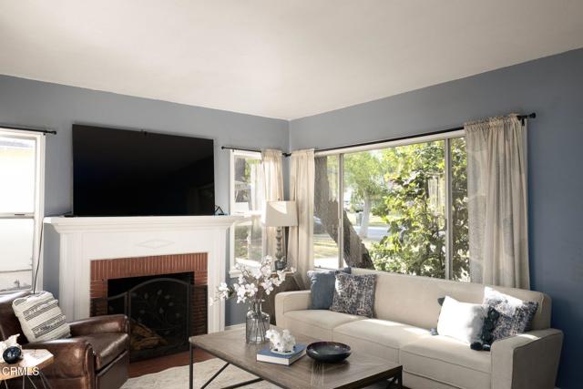 Detail Gallery Image 7 of 31 For 2020 Casa Grande St, Pasadena,  CA 91104 - 3 Beds | 2 Baths