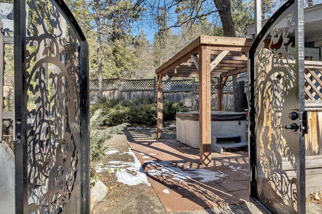 25585 Alderwood St Street, Idyllwild CA: https://media.crmls.org/mediaz/7c11c34c-e755-434e-b2ec-bfe1933a09b3.jpg