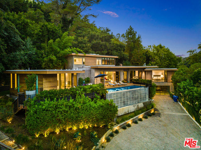 727 N Beverly Glen Boulevard, Los Angeles CA: https://media.crmls.org/mediaz/7c121870-4f46-41a8-aa9a-9e02c16038d1.jpg