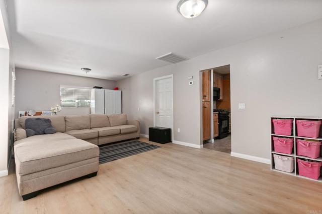 928 930 Osborne Street, Vista CA: https://media.crmls.org/mediaz/7c12211e-5084-4855-b091-4eaa8ef679a9.jpg