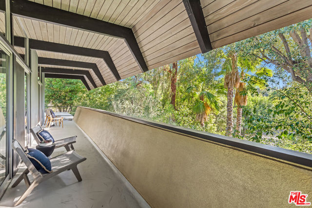 4944 Hood Drive, Woodland Hills CA: https://media.crmls.org/mediaz/7c12c917-6cc5-44f0-9024-eca4f07ab520.jpg