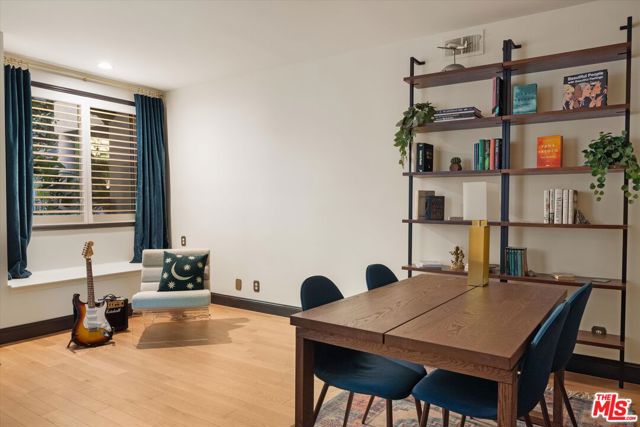 2222 N Beachwood Drive, Los Angeles CA: https://media.crmls.org/mediaz/7c12ef39-61ce-411e-81b5-6010173bb41b.jpg